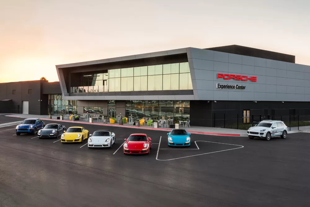 Porsche открывает новый центр Porsche Experience в Лос-Анджелесе